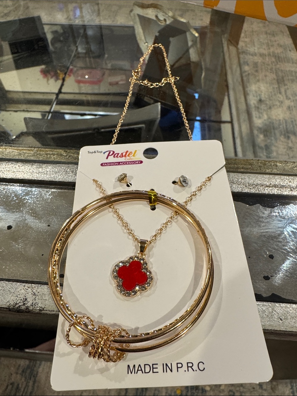 Pastels Red Clover Pendant Necklace with Gold Bangles